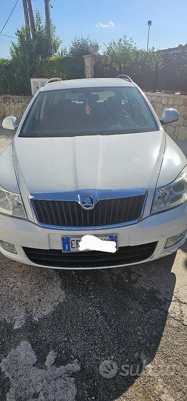 Bianco Usata 2013 Skoda Octavia Station wagon | 3200 € (Buon prezzo) - Immagine 1/4