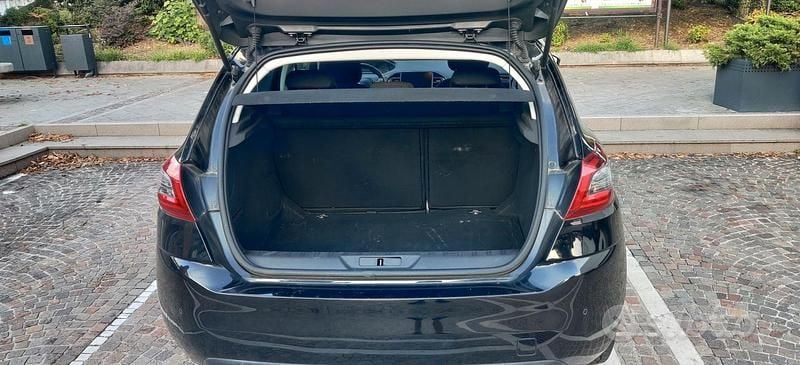 Begagnad Peugeot 308 Active 131 HK (96 kW) 2020 Svart Sedan