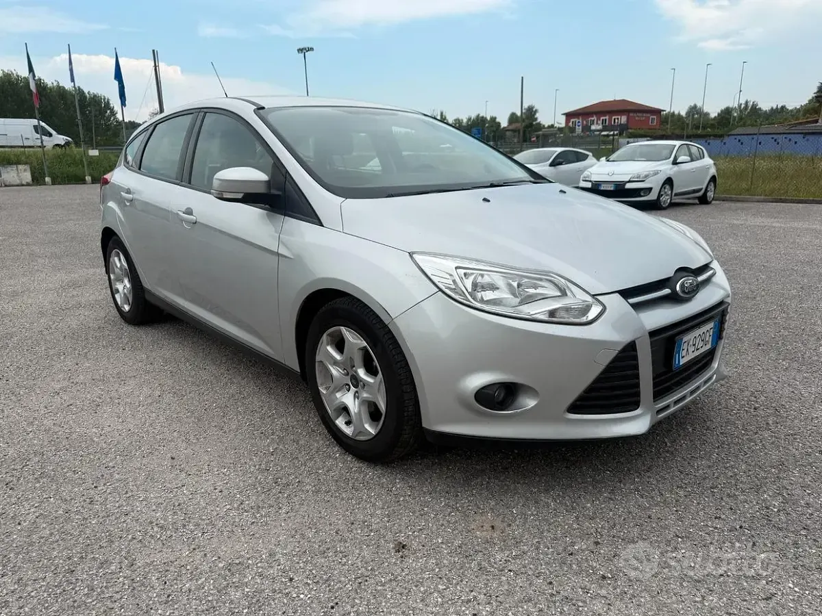 Usata Ford Focus S 101 CV (74 kW) 2014 Grigio Berlina