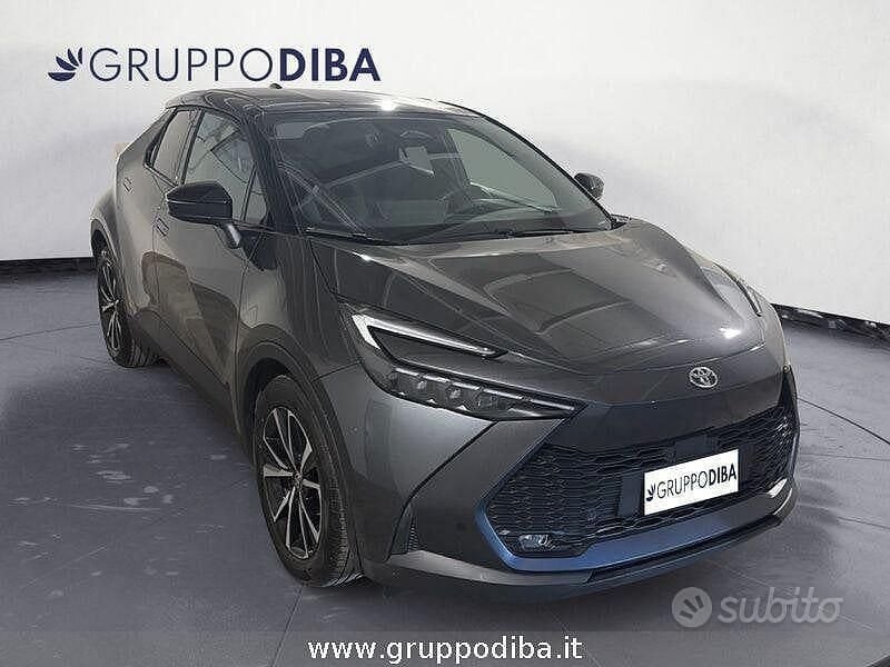 Usata Toyota C-HR Trend 140 CV (102 kW) 2024 Grigio SUV