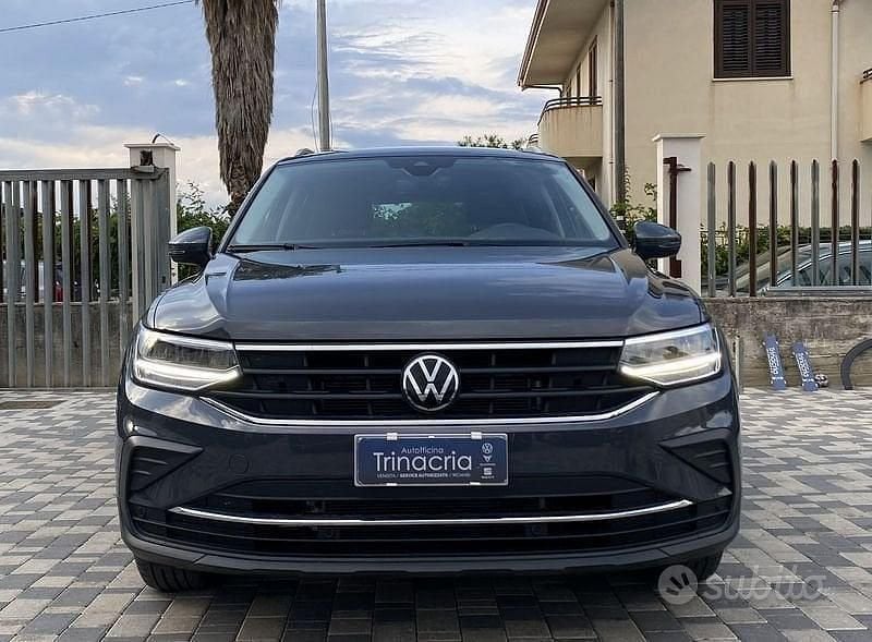 Usata VW Tiguan Life 150 CV (110 kW) 2024 Grigio SUV