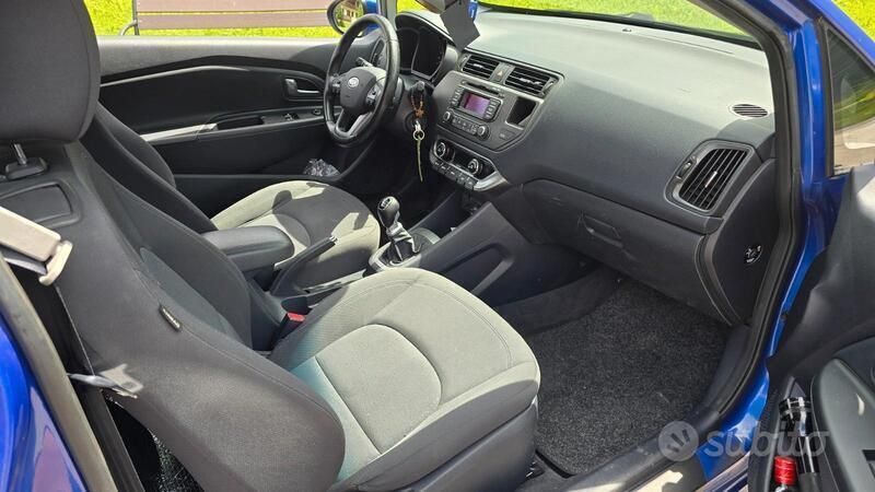 Usata Kia Rio 102 CV (75 kW) 2012 Blu Utilitaria