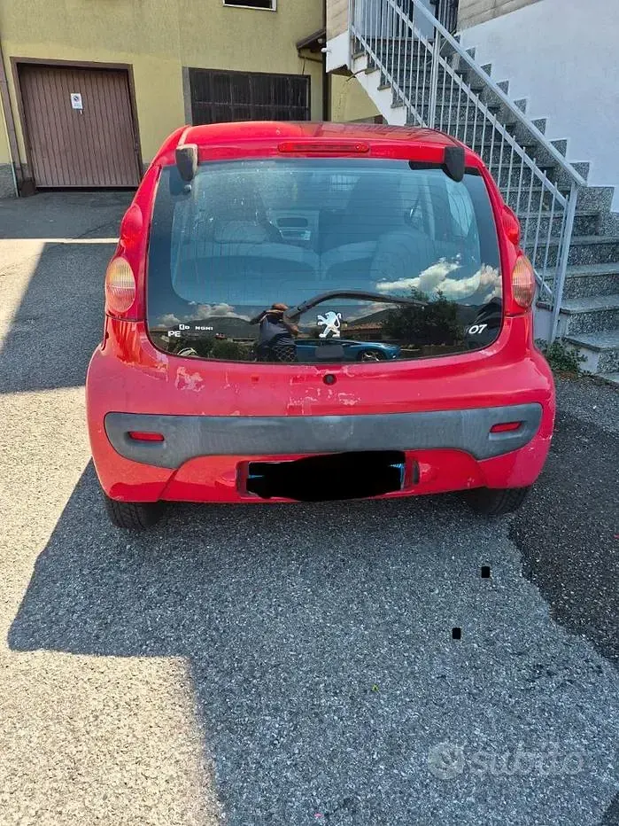 Usata Peugeot 107 68 CV (50 kW) 2007 Rosso Utilitaria