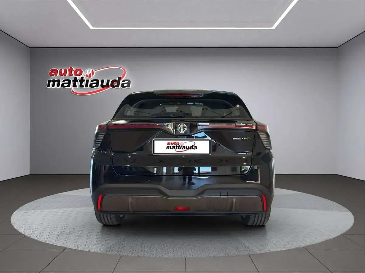 Nuova MG MG4 EV 139 kW (190 CV) 2026 Black met Utilitaria