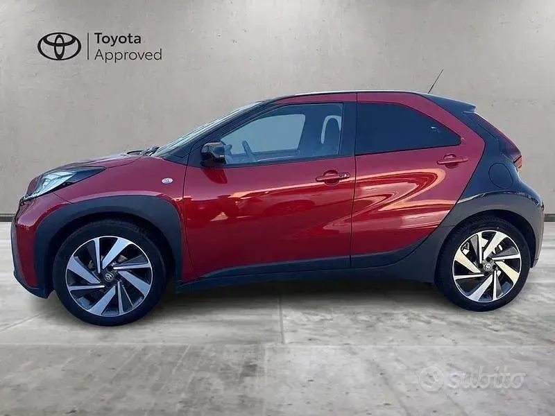 Usata Toyota Aygo X Lounge 72 CV (52 kW) 2022 Rosso SUV