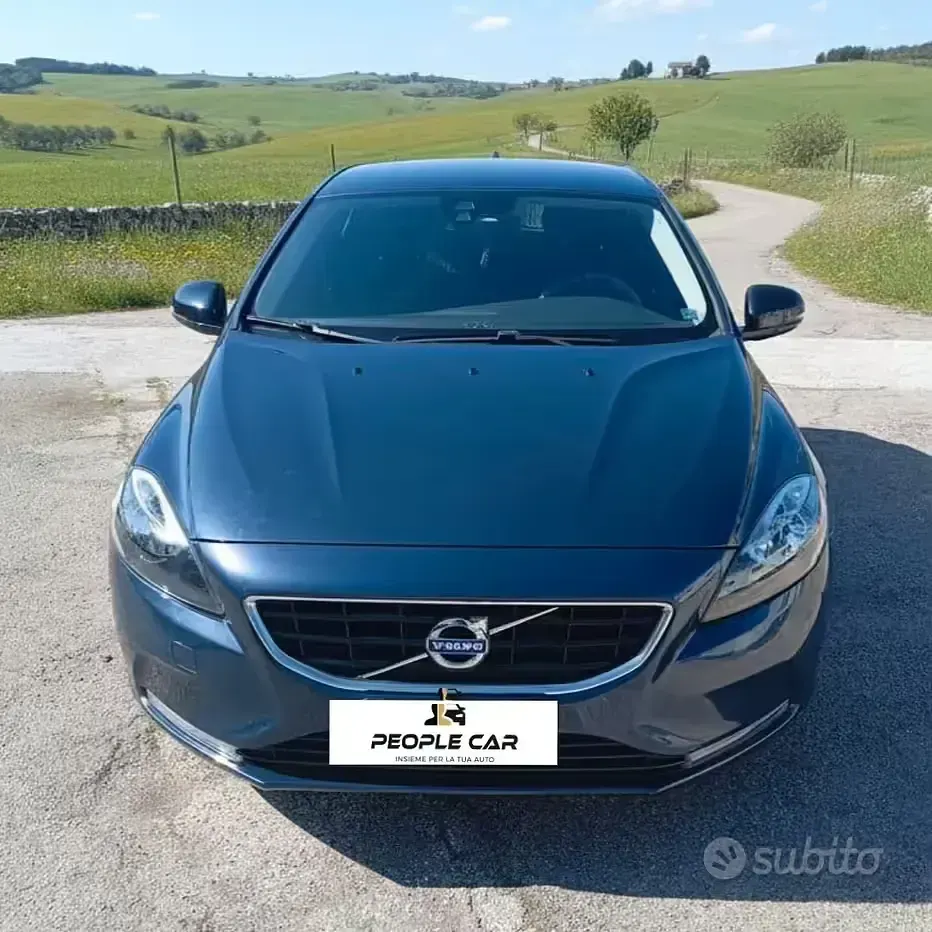 Usata Volvo V40 120 CV (88 kW) 2016 Blu Berlina