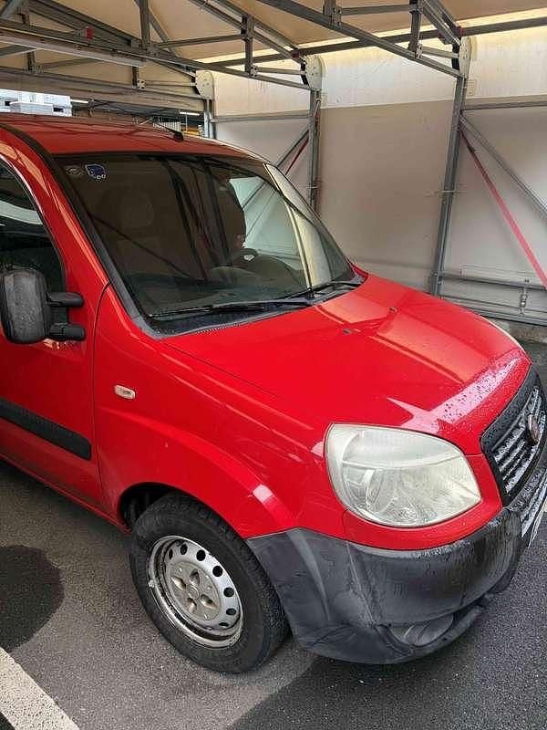 Usata Fiat Doblò Active 103 CV (75 kW) 2009 Rosso Monovolume