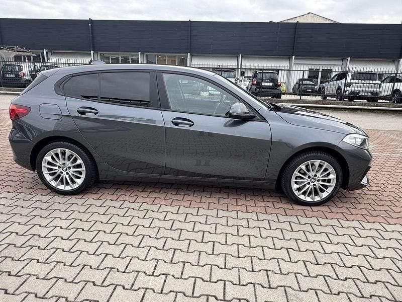 Usata BMW 116 Advantage 116 CV (85 kW) 2020 Mineral grey metall. Utilitaria