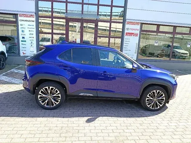 Usata Toyota Yaris Cross Lounge 92 CV (67 kW) 2024 Blu SUV