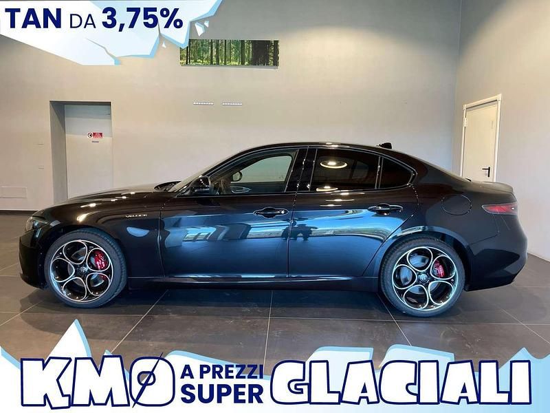 Nuova Alfa Romeo Giulia Veloce 209 CV (153 kW) 2025 Nero vulcano Berlina