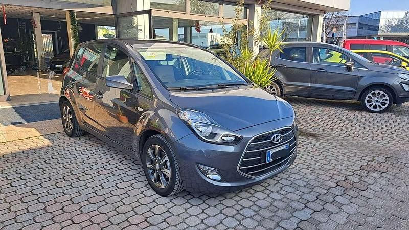 Grigio Usata 2019 Hyundai i20 Monovolume | 9900 € (Buon prezzo) - Immagine 1/4