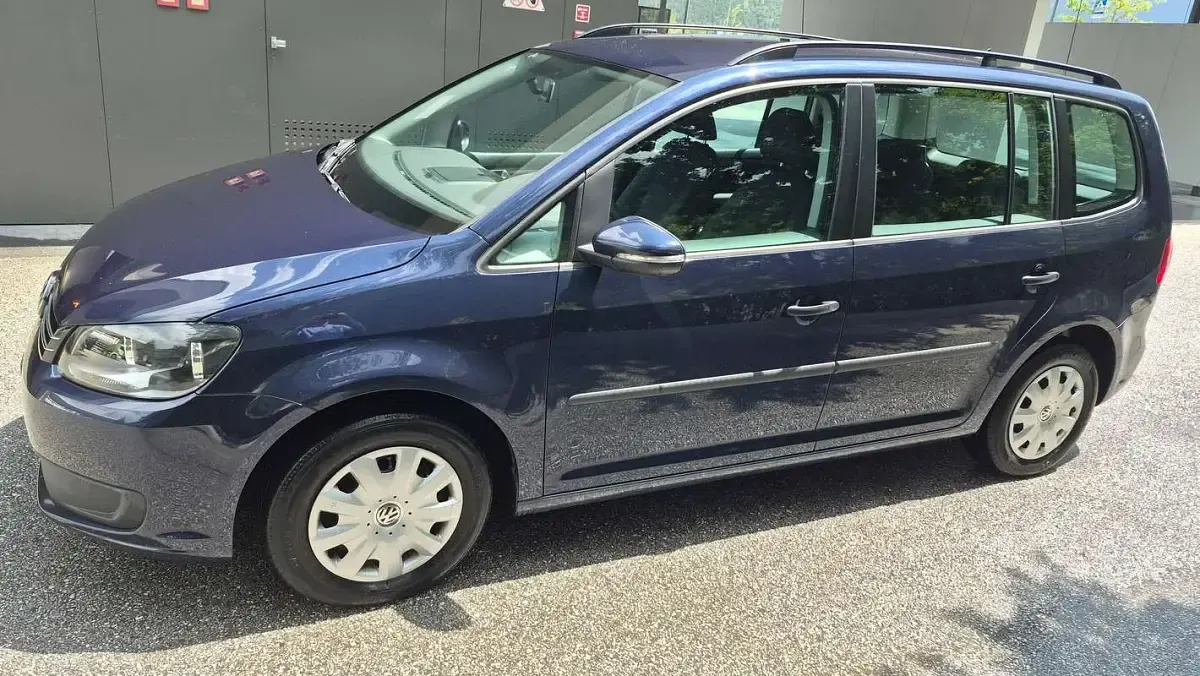 Usata VW Touran Trendline 105 CV (77 kW) 2014 Blu/azzurro Monovolume