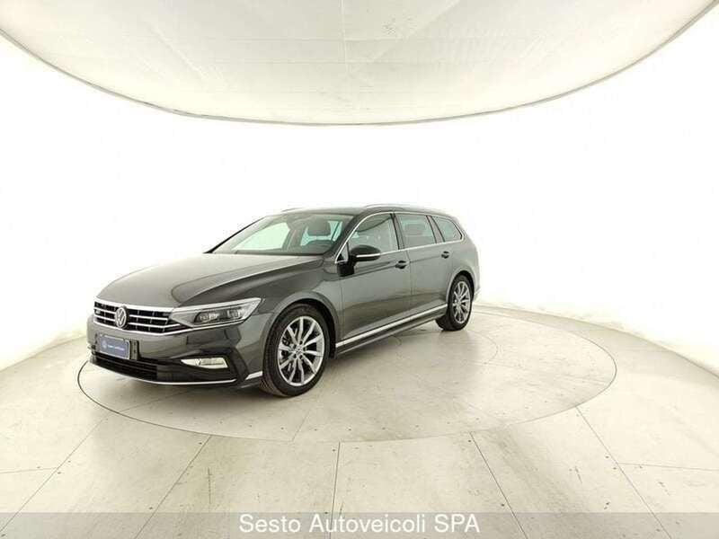 Grigio Usata 2024 VW Passat Executive Station wagon | 33.900 € (Buon prezzo) - Immagine 1/4