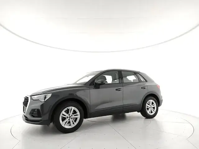 Usata Audi Q3 Business 150 CV (110 kW) 2021 Grigio atomico metallizzato SUV