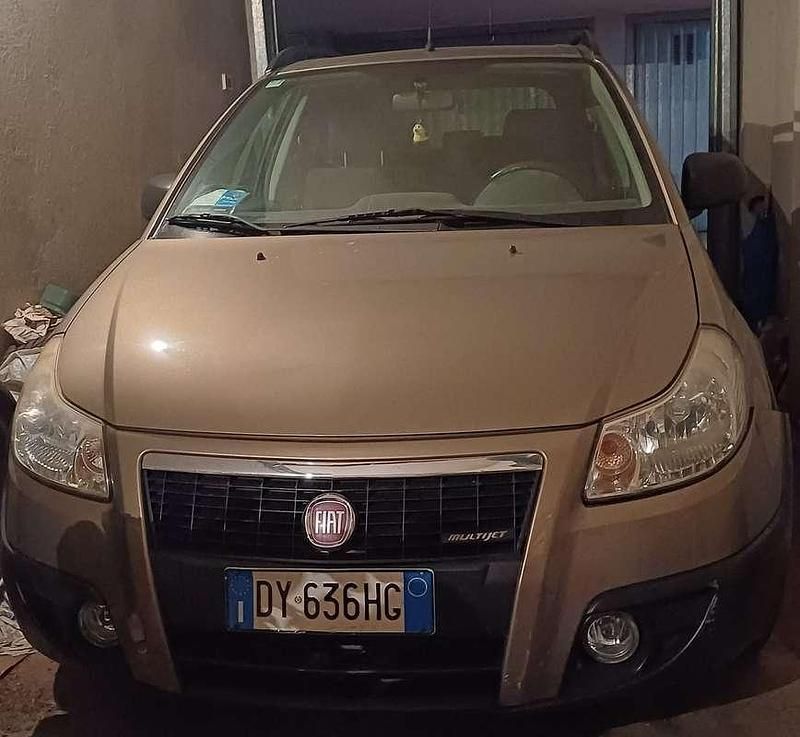Usata Fiat Sedici Emotion 120 CV (88 kW) 2009 Oro SUV
