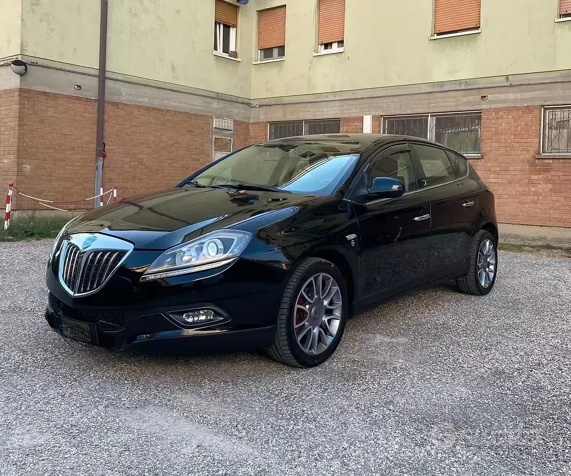 Usata Lancia Delta 120 CV (88 kW) 2009 Utilitaria