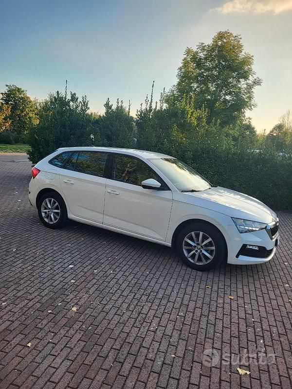Usata Skoda Scala 110 CV (80 kW) 2021 Bianco Utilitaria