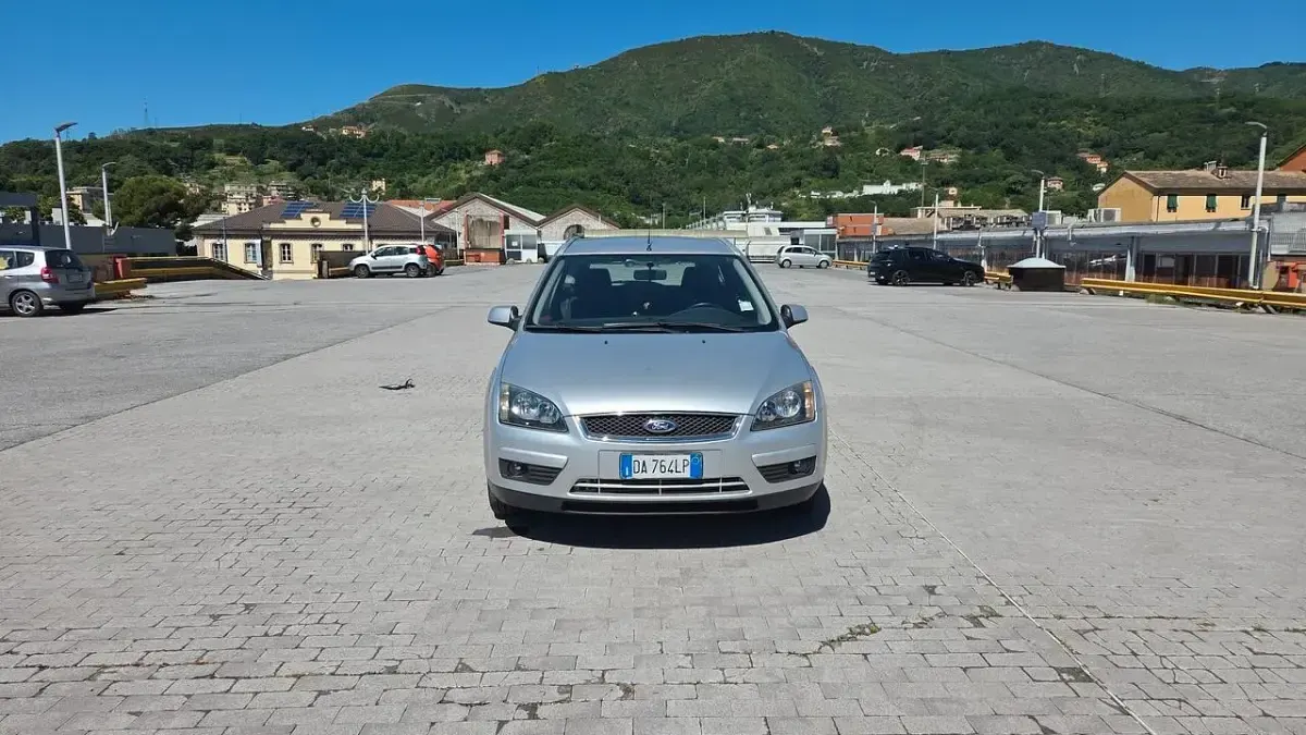 Usata Ford Focus 90 CV (66 kW) 2006 Argento Station wagon