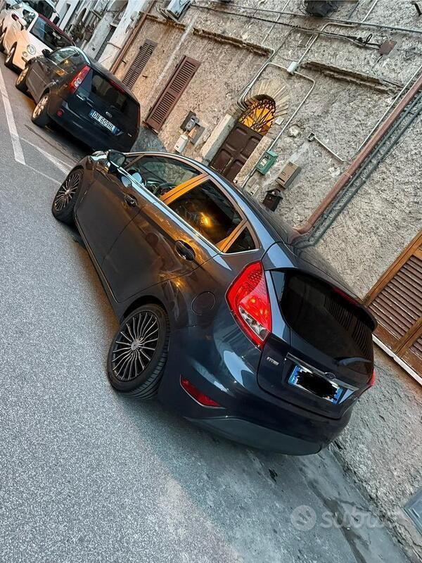 Usata 2008 Ford Fiesta Titanium Due volumi | 4500 € (Cara) - Immagine 1/4