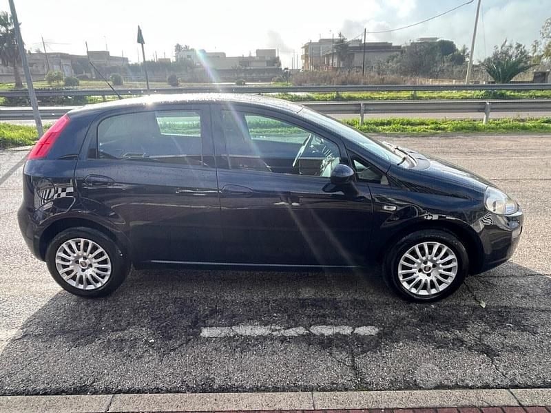 Usata Fiat Grande Punto Street 77 CV (56 kW) 2015 Blu Utilitaria