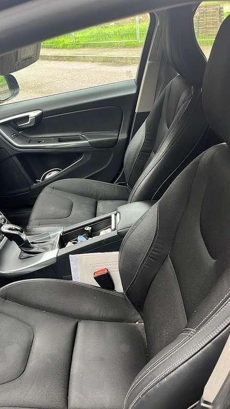 Usata Volvo V60 Kinetic 114 CV (83 kW) 2012 Nero Station wagon