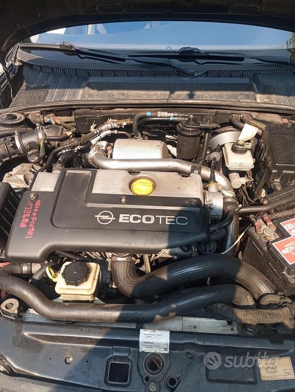Usata Opel Vectra 101 CV (74 kW) 2001 Nero Utilitaria