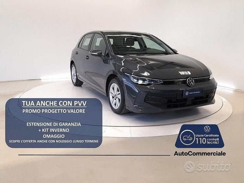 Usata VW Golf VIII Life 116 CV (85 kW) 2025 Grigio scuro Berlina