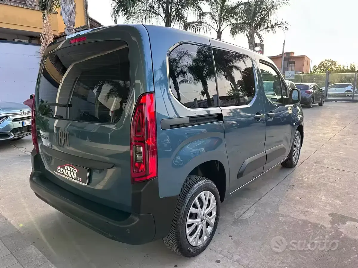 Usata Fiat Doblò 130 CV (95 kW) 2024 Blu Monovolume