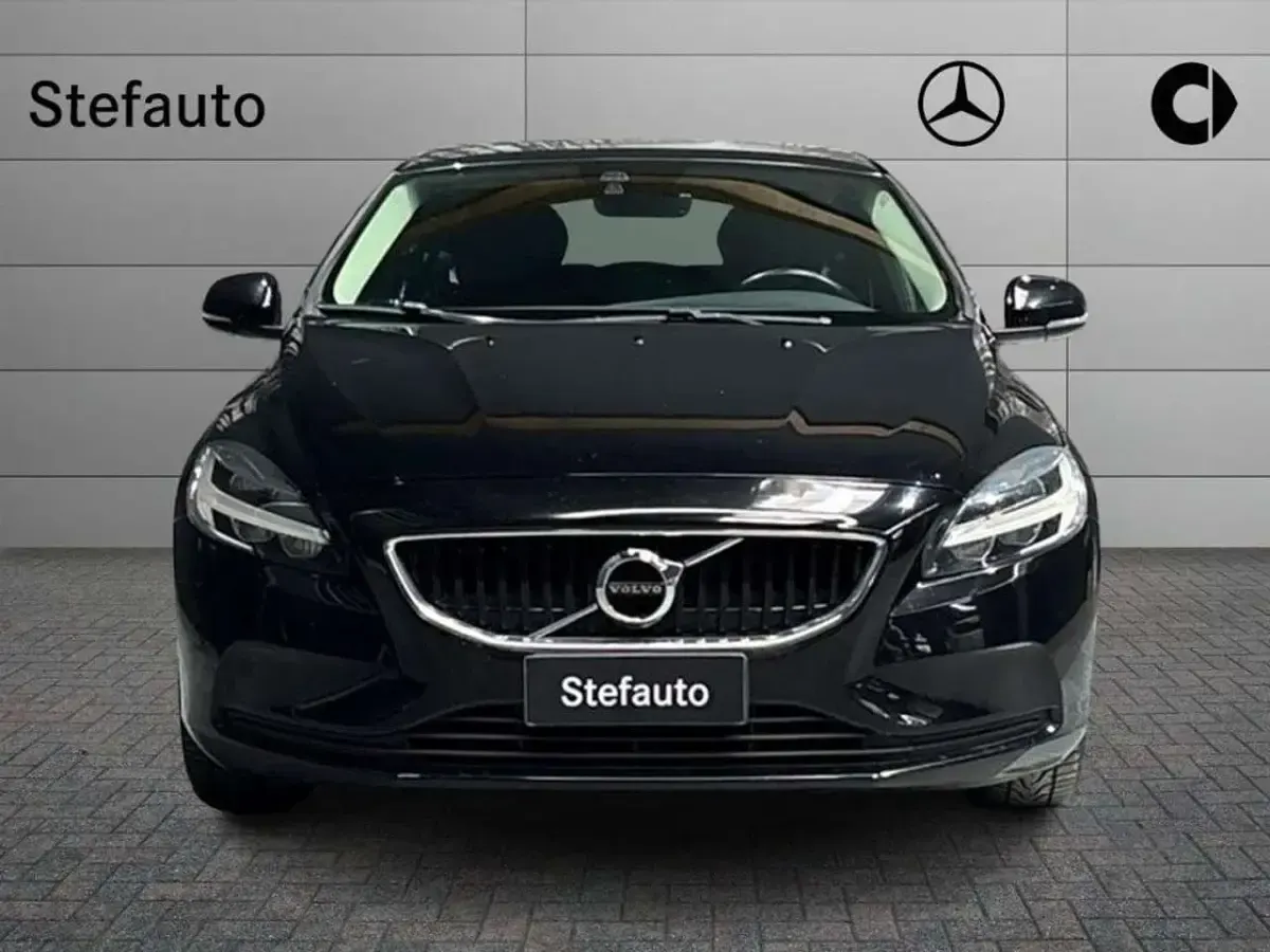 Usata Volvo V40 Business Edition 120 CV (88 kW) 2019 Nero Berlina