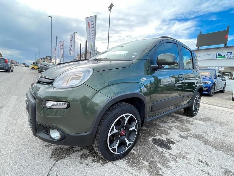Usata Fiat Panda 4x4 S 80 CV (58 kW) 2016 Verde Utilitaria