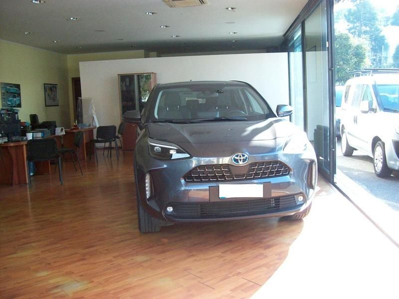 Usata Toyota Yaris Cross Trend 92 CV (67 kW) 2024 Grigio SUV