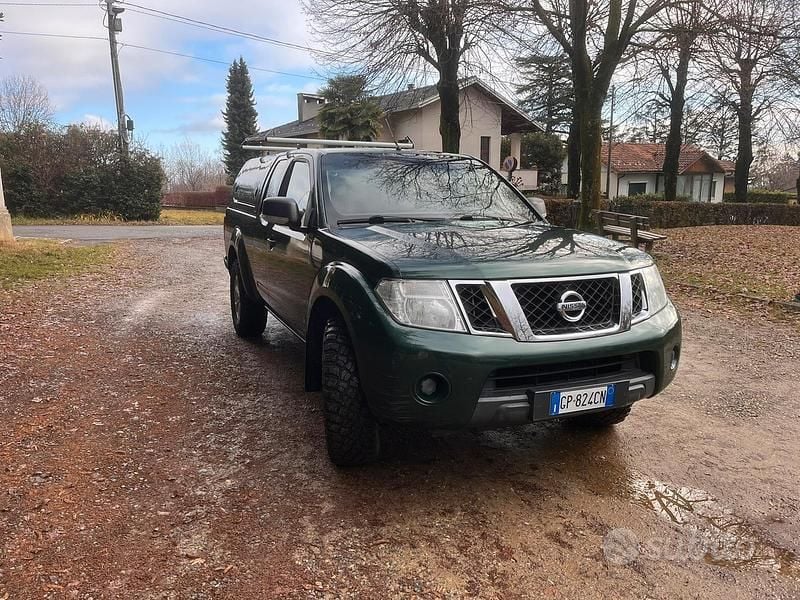 Usata Nissan Navara XE 190 CV (139 kW) 2012 Verde Pick-up