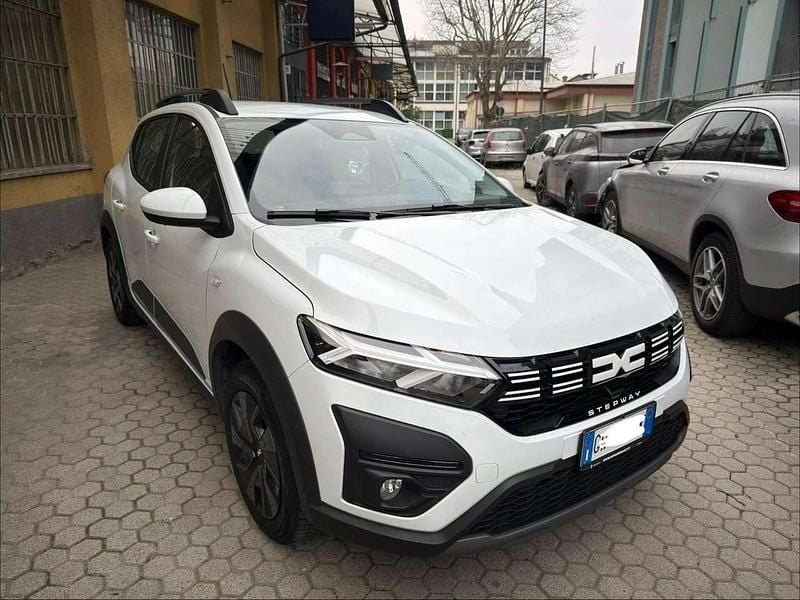 Usata Dacia Sandero Stepway 101 CV (74 kW) 2024 Bianco Berlina