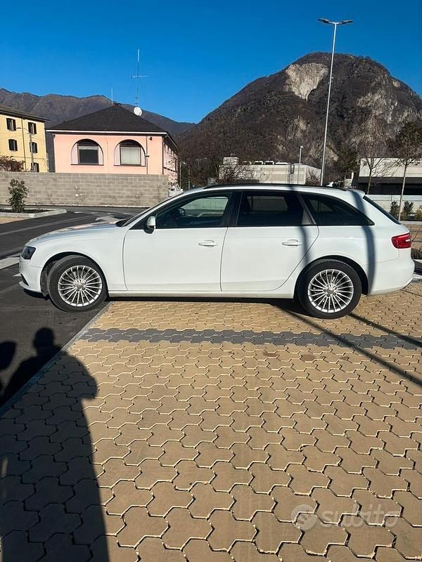 Usado Audi A4 177 CV (130 kW) 2011 Blanco Familiar