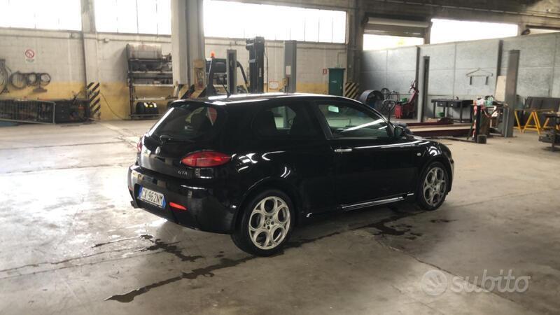 Usato 2006 Alfa Romeo 147 3.2 Benzin 250 CV (20.000 €)