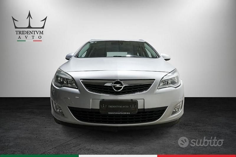 Usata Opel Astra 125 CV (91 kW) 2011 Argento Station wagon