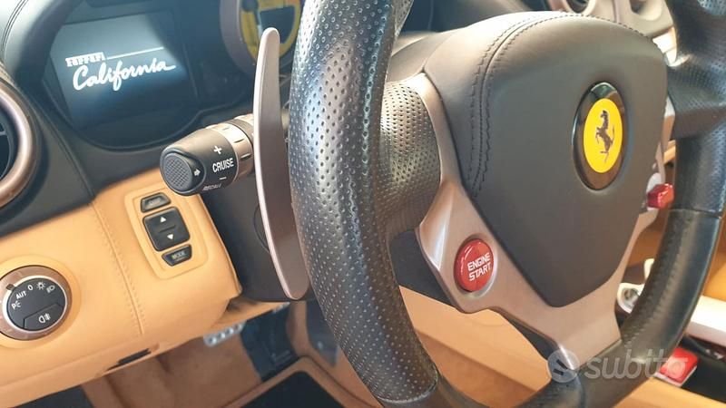 Usata Ferrari California 490 CV (360 kW) 2010 Rosso Cabrio