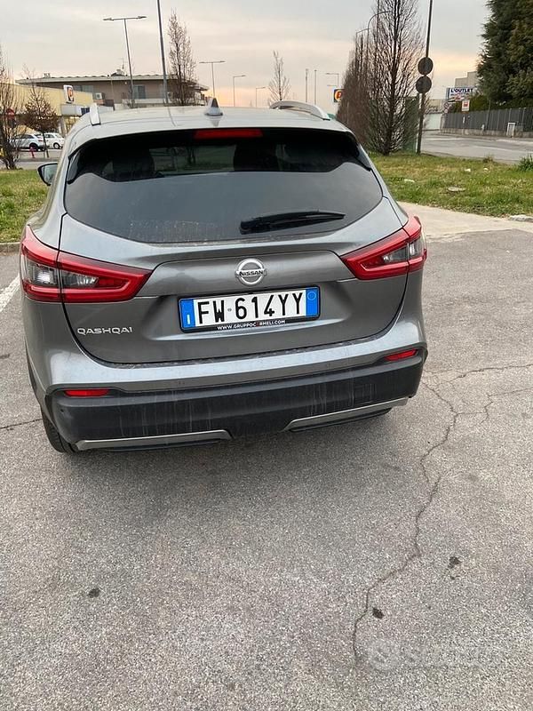 Usata Nissan Qashqai N-Connecta 131 CV (96 kW) 2019 Grigio SUV