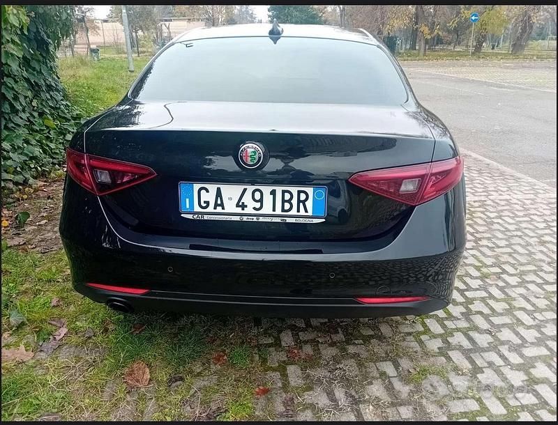 Usata Alfa Romeo Giulia Tech Edition 160 CV (117 kW) 2020 Nero Berlina