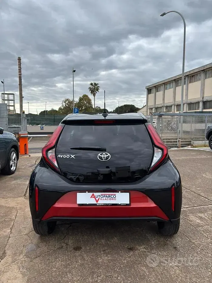 Usata Toyota Aygo X Lounge 72 CV (52 kW) 2024 Rosso SUV