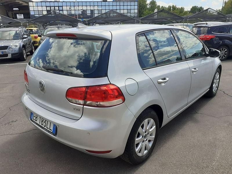 Usata VW Golf VI 101 CV (74 kW) 2010 Argento Utilitaria