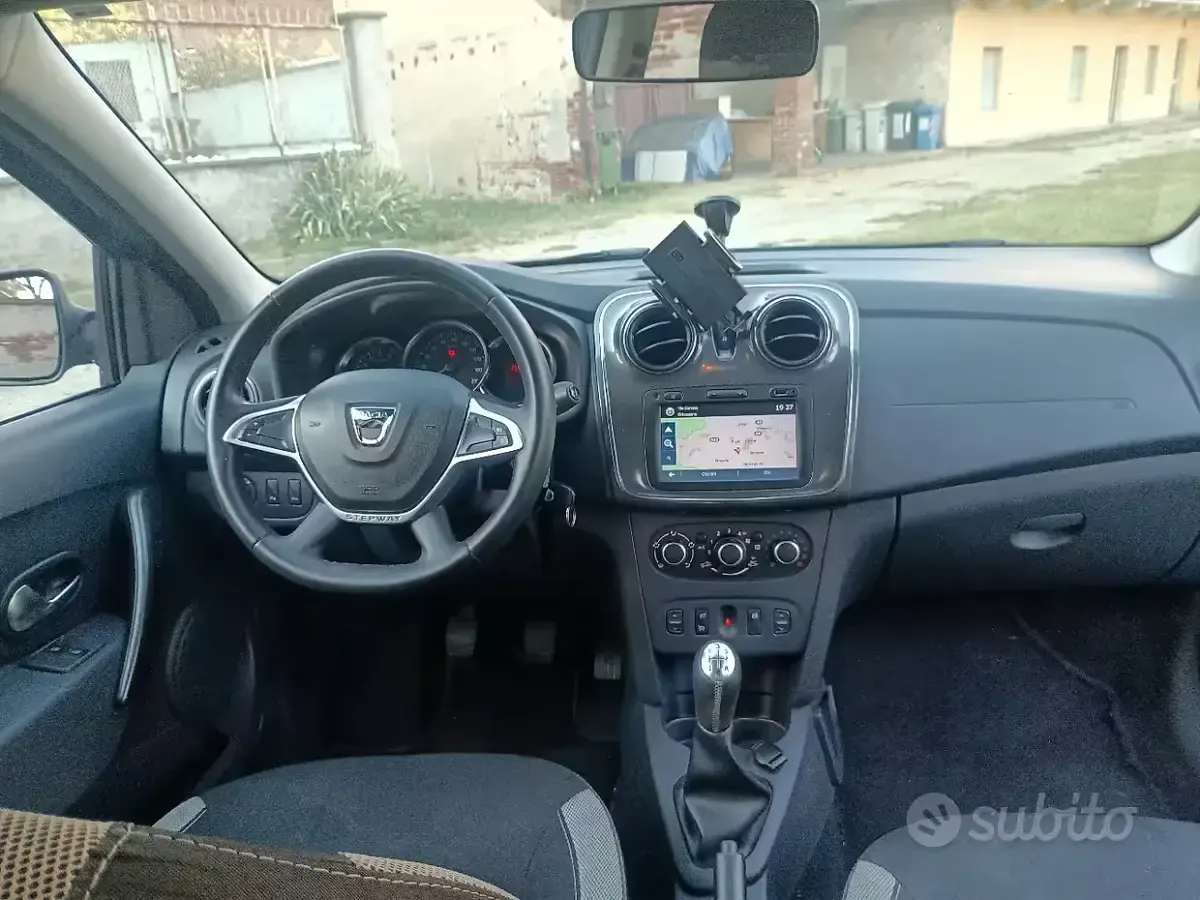 Usata Dacia Sandero Stepway 90 CV (66 kW) 2018 Bluazzurro Utilitaria
