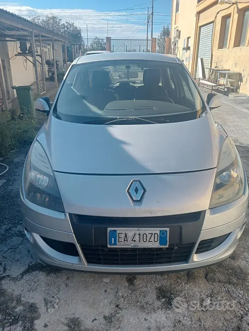 Usata Renault Scenic E-Tech 100 CV (73 kW) 2010 Grigio Monovolume
