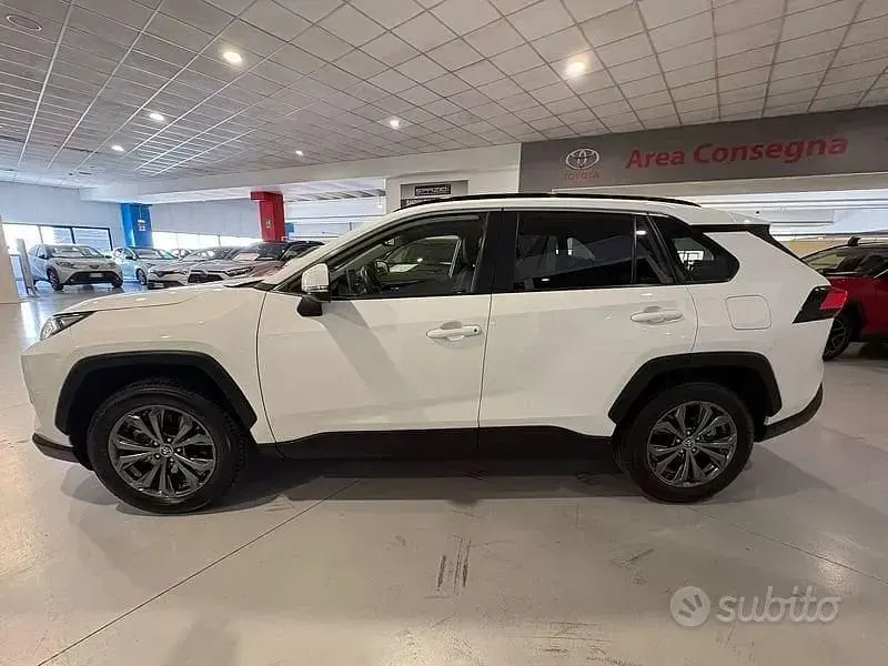 Usata Toyota RAV4 Hybrid 218 CV (160 kW) 2022 Bianco SUV
