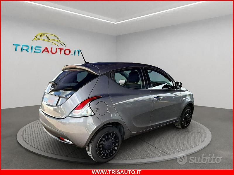 Usata Lancia Ypsilon Silver 71 CV (52 kW) 2022 Grigio Utilitaria