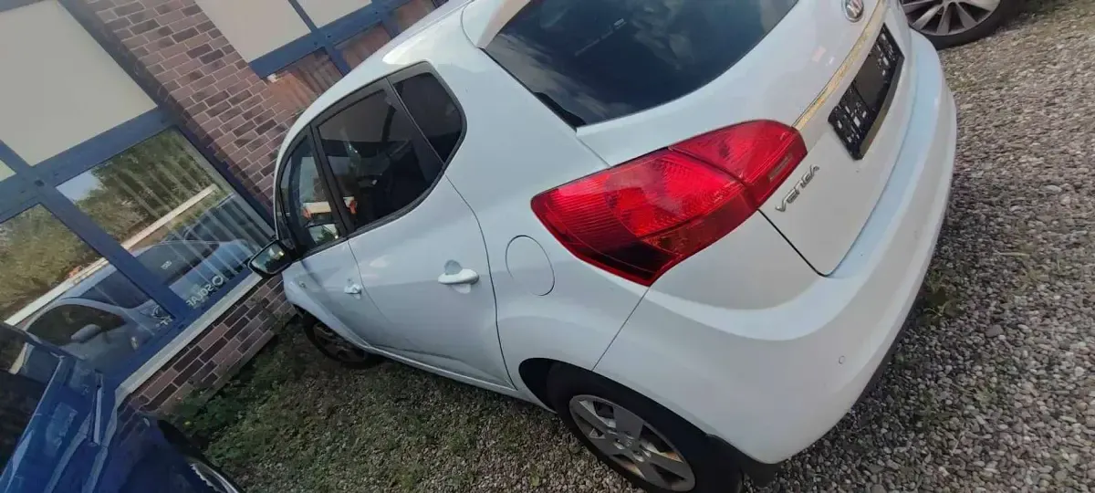 Usata Kia Venga 90 CV (66 kW) 2018 Bianco Utilitaria