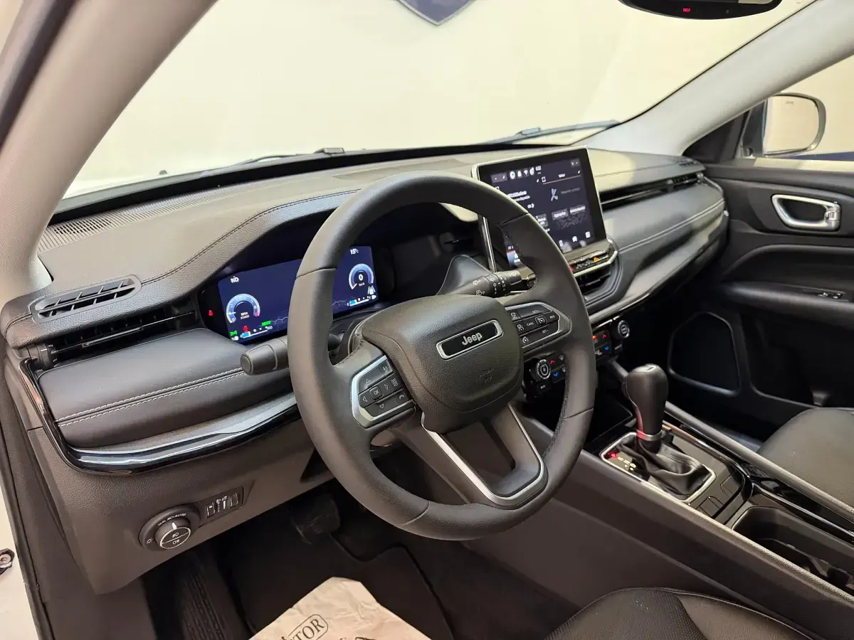 Usado Jeep Compass Summit 131 CV (96 kW) 2025 Blanco SUV