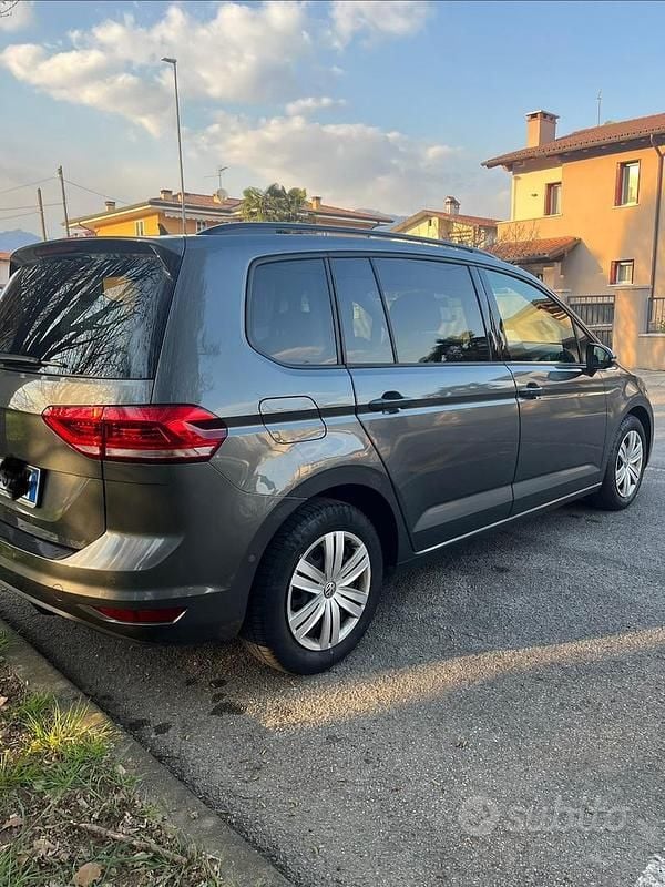 Usata VW Touran 115 CV (84 kW) 2019 Grigio Monovolume