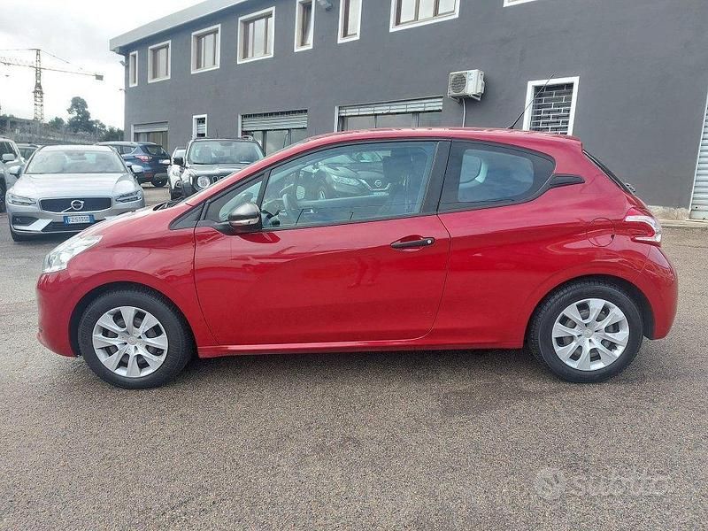 Usata Peugeot 208 68 CV (50 kW) 2014 Bordeaux Utilitaria