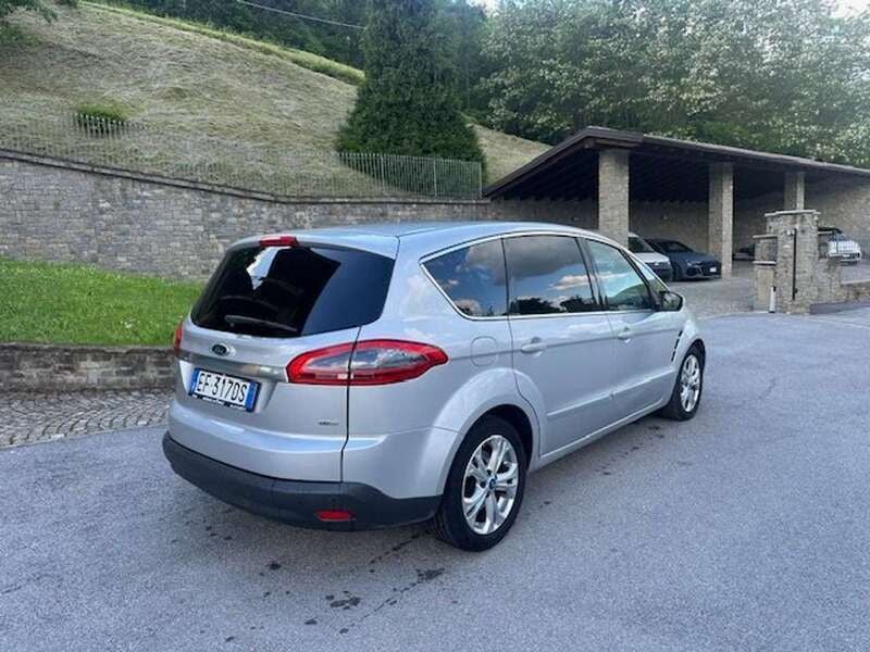 Begagnad Ford S-MAX Titanium 163 HK (119 kW) 2011 Silver Minibuss